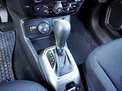 Certified 2022 Jeep Renegade Latitude image 30