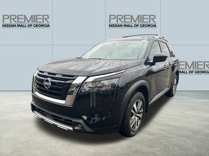 New 2025 Nissan Pathfinder SL w/ Lighting Package (N92)