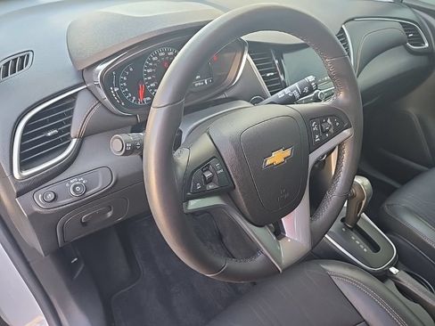 Certified 2021 Chevrolet Trax LT w/ LT Convenience Package FWD image 16