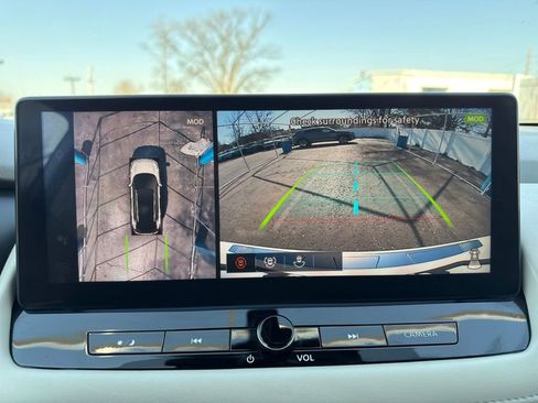 Used 2025 Nissan Rogue SL w/ SL Premium Package image 23