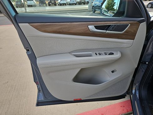 New 2026 Volkswagen Atlas SE image 15