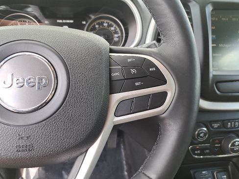 Used 2017 Jeep Cherokee Limited AWD/4WD image 18