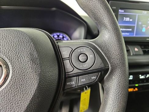 Used 2022 Toyota RAV4 LE image 23