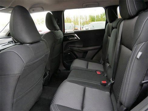 New 2025 Mitsubishi Outlander ES image 5