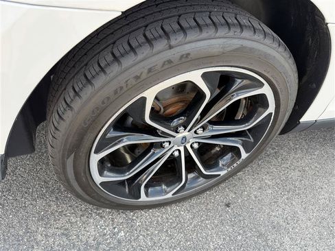 Used 2013 Ford Taurus SHO AWD/4WD image 13
