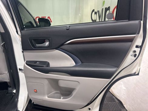 Used 2016 Toyota Highlander Limited Platinum image 14