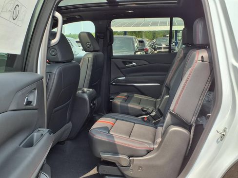 New 2026 Chevrolet Traverse RS w/ LPO, Floor Liner Package AWD/4WD image 9