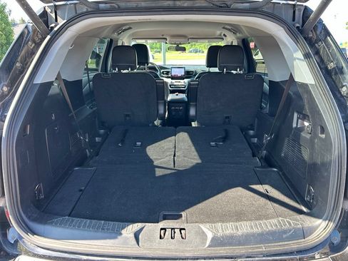Used 2020 Ford Explorer XLT w/ Equipment Group 202A AWD/4WD image 38