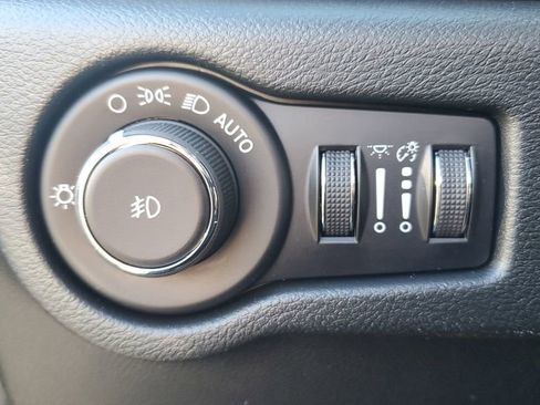 New 2026 Chrysler Pacifica Select image 22