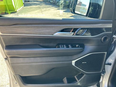 Used 2024 Jeep Wagoneer Series II image 13