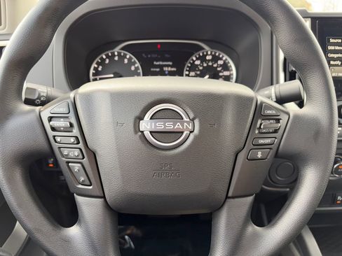 Used 2025 Nissan Frontier SV image 11
