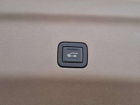 Used 2025 GMC Yukon Denali image 9