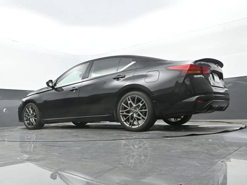 Used 2023 Nissan Altima 2.0 SR FWD image 10