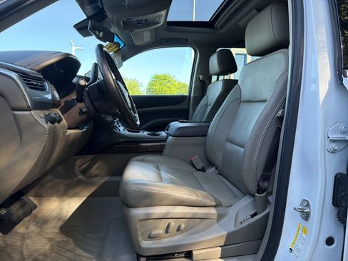 Used 2019 Chevrolet Suburban LT AWD/4WD image 16