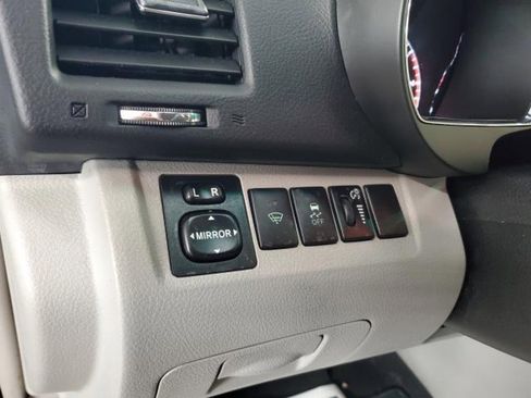 Used 2012 Toyota Highlander FWD w/ Tech Pkg image 17