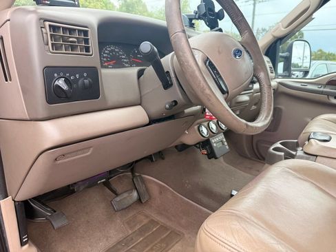 Used 2004 Ford F350 Lariat AWD/4WD image 12