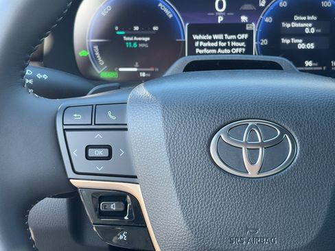 Used 2026 Toyota Crown Signia w/ Advanced Technology Package image 21