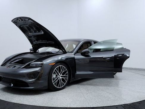 Used 2020 Porsche Taycan Turbo image 9