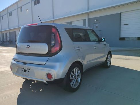 Used 2018 Kia Soul + image 5