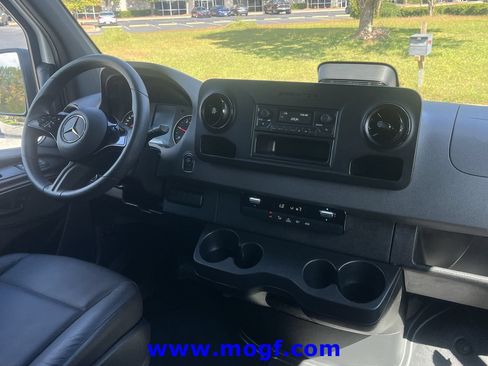 Used 2025 Mercedes-Benz Sprinter 2500 image 6