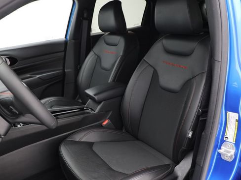 Used 2025 Jeep Compass Trailhawk AWD/4WD image 15