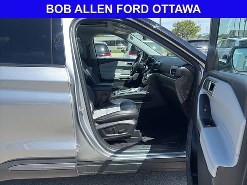 Used 2024 Ford Explorer XLT w/ Equipment Group 202A AWD/4WD image 15