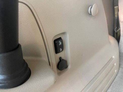 Used 2013 Lincoln MKX AWD image 11