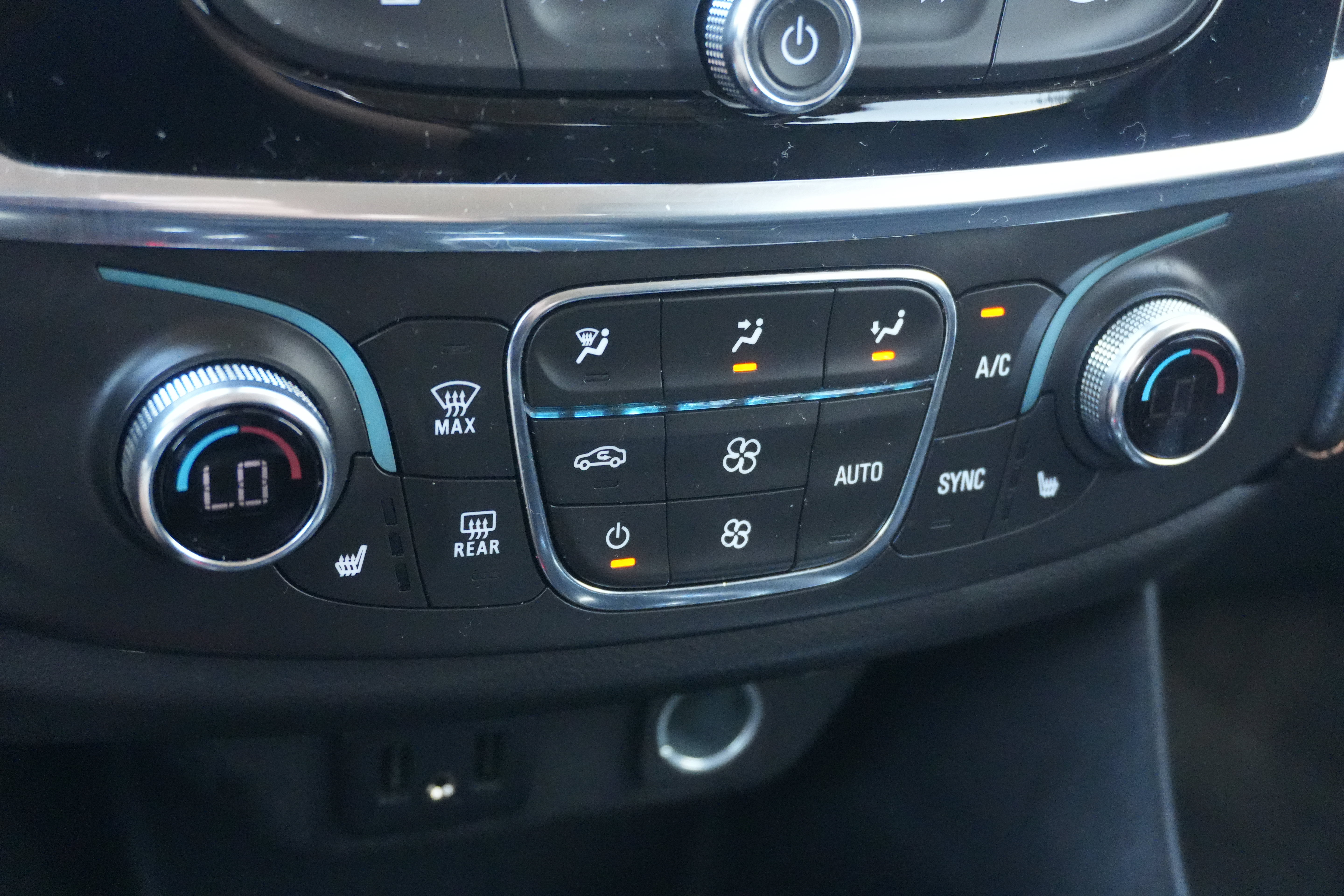 Used 2021 Chevrolet Traverse LT AWD/4WD image 43