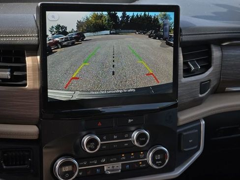 Used 2022 Ford Expedition Limited image 21