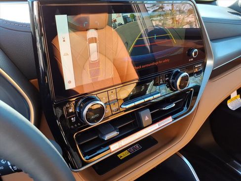 New 2026 Toyota Highlander Platinum image 19