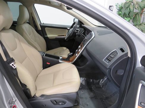Used 2017 Volvo XC60 T5 Inscription w/ Advanced Package FWD image 9