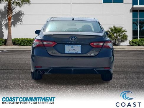 Used 2020 Toyota Camry SE w/ Sunroof Package FWD image 7