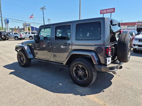 Used 2016 Jeep Wrangler Unlimited Sahara AWD/4WD image 6