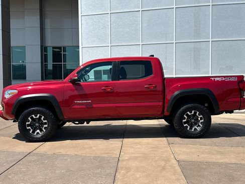 Used 2022 Toyota Tacoma TRD Off-Road w/ Technology Package AWD/4WD image 7