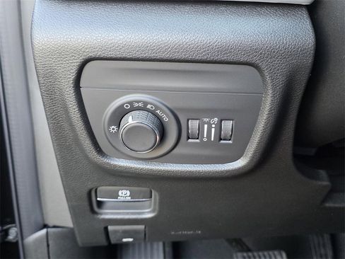 New 2025 Jeep Grand Cherokee Altitude image 24