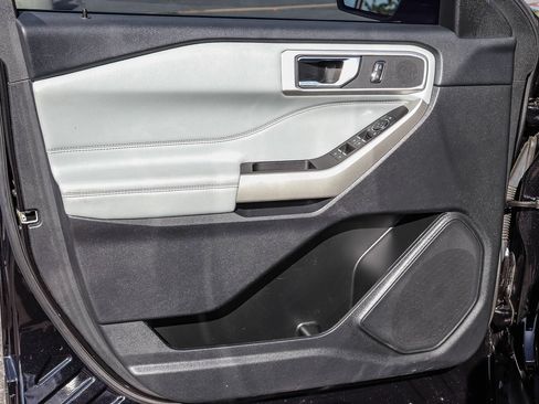 Certified 2022 Ford Explorer XLT w/ Equipment Group 202A RWD image 21