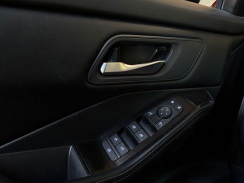 Used 2025 Nissan Rogue SV FWD image 23