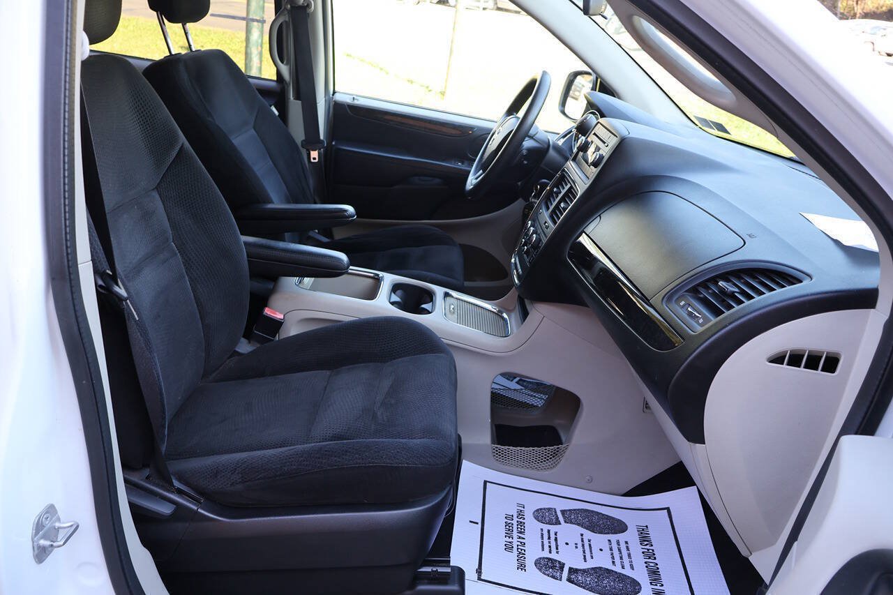 Used 2014 Dodge Grand Caravan SXT FWD image 21