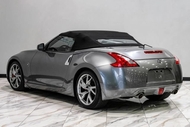 Used 2016 Nissan 370Z Touring Sport RWD image 18