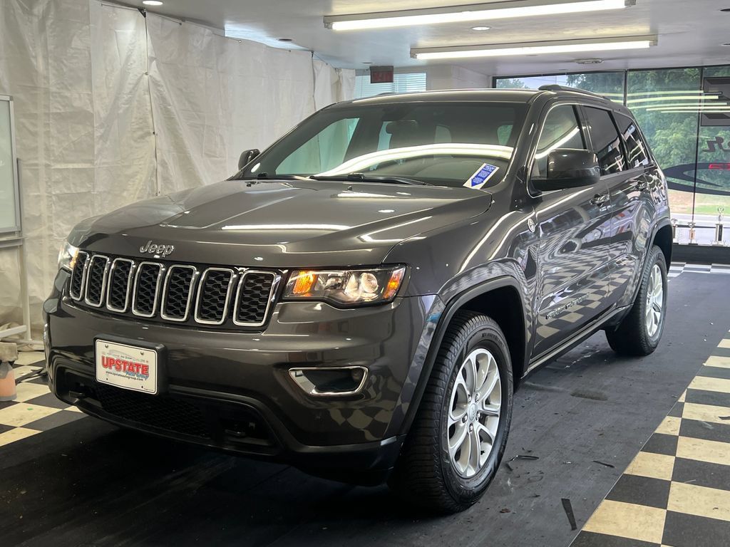 Used 2021 Jeep Grand Cherokee Laredo AWD/4WD image 3