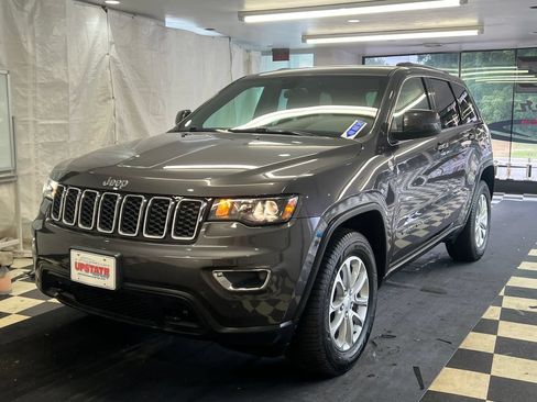 Used 2021 Jeep Grand Cherokee Laredo AWD/4WD image 3