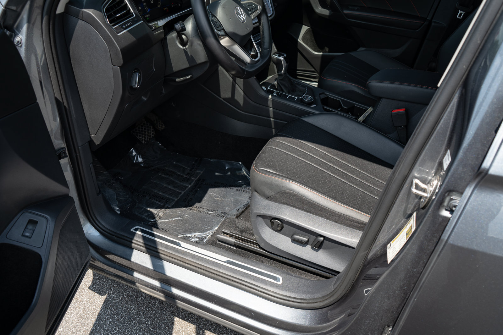 Used 2024 Volkswagen Tiguan Wolfsburg Edition AWD/4WD image 17