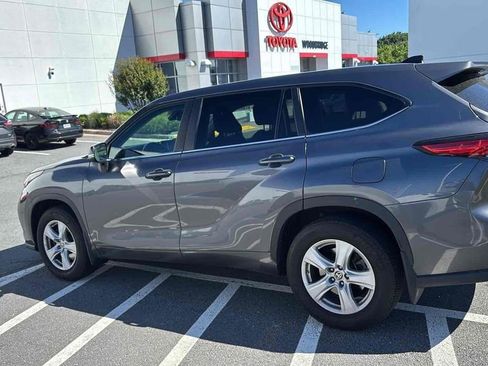 Used 2023 Toyota Highlander LE AWD/4WD image 7