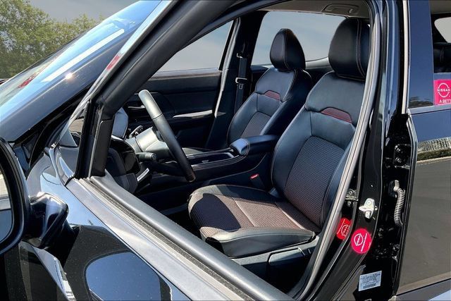 Certified 2025 Nissan Kicks SR FWD image 20