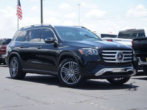 Used 2025 Mercedes-Benz GLS 450 4MATIC image 2