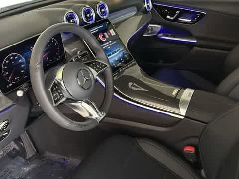 Used 2025 Mercedes-Benz GLC 300 4MATIC image 4