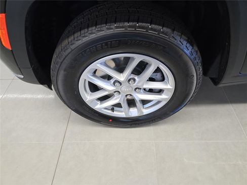 New 2026 Jeep Grand Cherokee L Laredo image 8