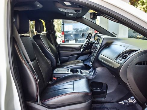 Used 2019 Dodge Grand Caravan GT image 13