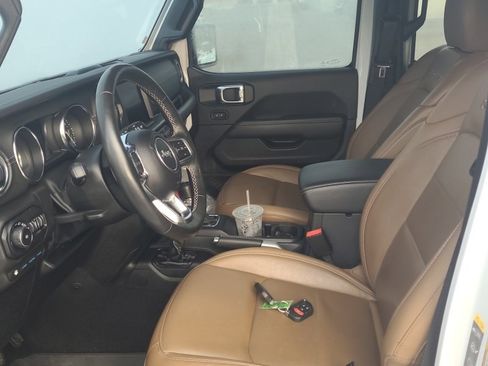 Used 2022 Jeep Wrangler Unlimited Sahara w/ Cold Weather Group image 9