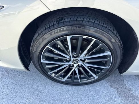 Used 2025 Lexus ES 350 w/ Premium Package FWD image 10